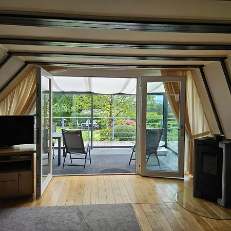 Wohlfuehloase In Der Eifel Mit Weitblick In Natur, Seenaehe, Poolnutzung, Minigolf, Tennis Und Vieles Mehr 블랑켄하임