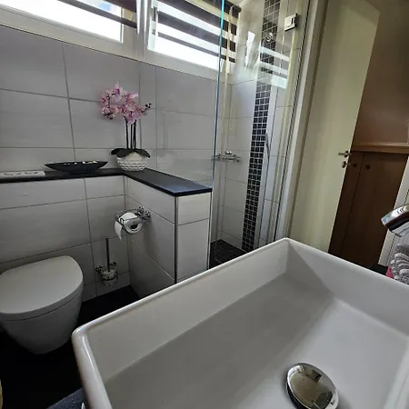 Wohlfuehloase In Der Eifel Mit Weitblick In Natur, Seenaehe, Poolnutzung, Minigolf, Tennis Und Vieles Mehr * 블랑켄하임