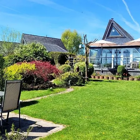 Wohlfuehloase In Der Eifel Mit Weitblick In Natur, Seenaehe, Poolnutzung, Minigolf, Tennis Und Vieles Mehr Feriehus *