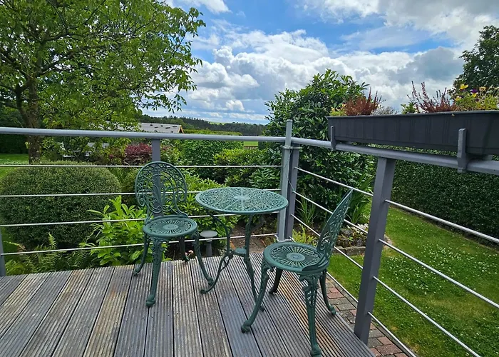 Casa vacanze Wohlfuehloase In Der Eifel Mit Weitblick In Natur, Seenaehe, Poolnutzung, Minigolf, Tennis Und Vieles Mehr