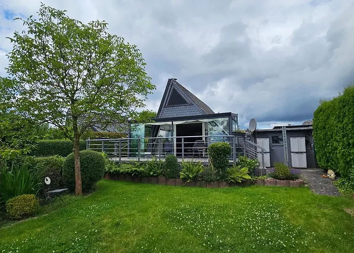 Casa vacanze Wohlfuehloase In Der Eifel Mit Weitblick In Natur, Seenaehe, Poolnutzung, Minigolf, Tennis Und Vieles Mehr